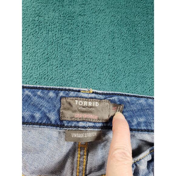 Torrid Jeans Sz 10 Womens Blue Stretch Pants Mid Rise Ladies Crop Boyfriend - Picture 3 of 12